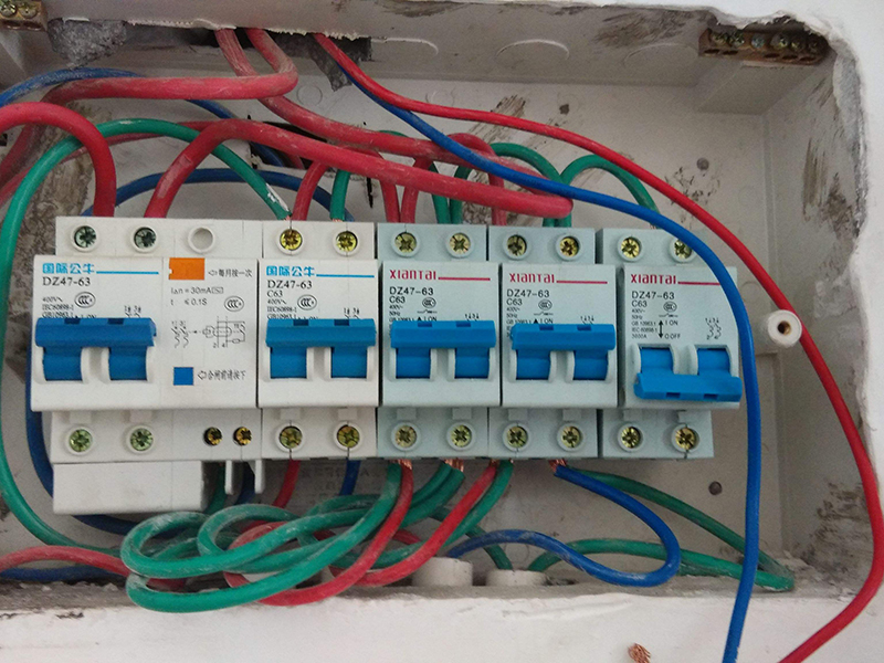 電跳閘了開關推不上去并且沒有漏電保護器，我們應該怎么辦呢